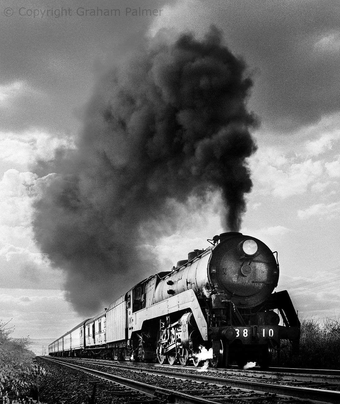 The Sydney-bound Central West Express climbs Raglan Bank near Bathurst under a tower of smoke, 1966.